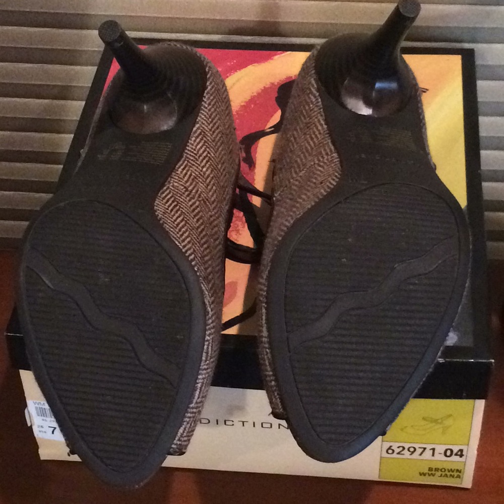 Shoes - Picture 5 of 7